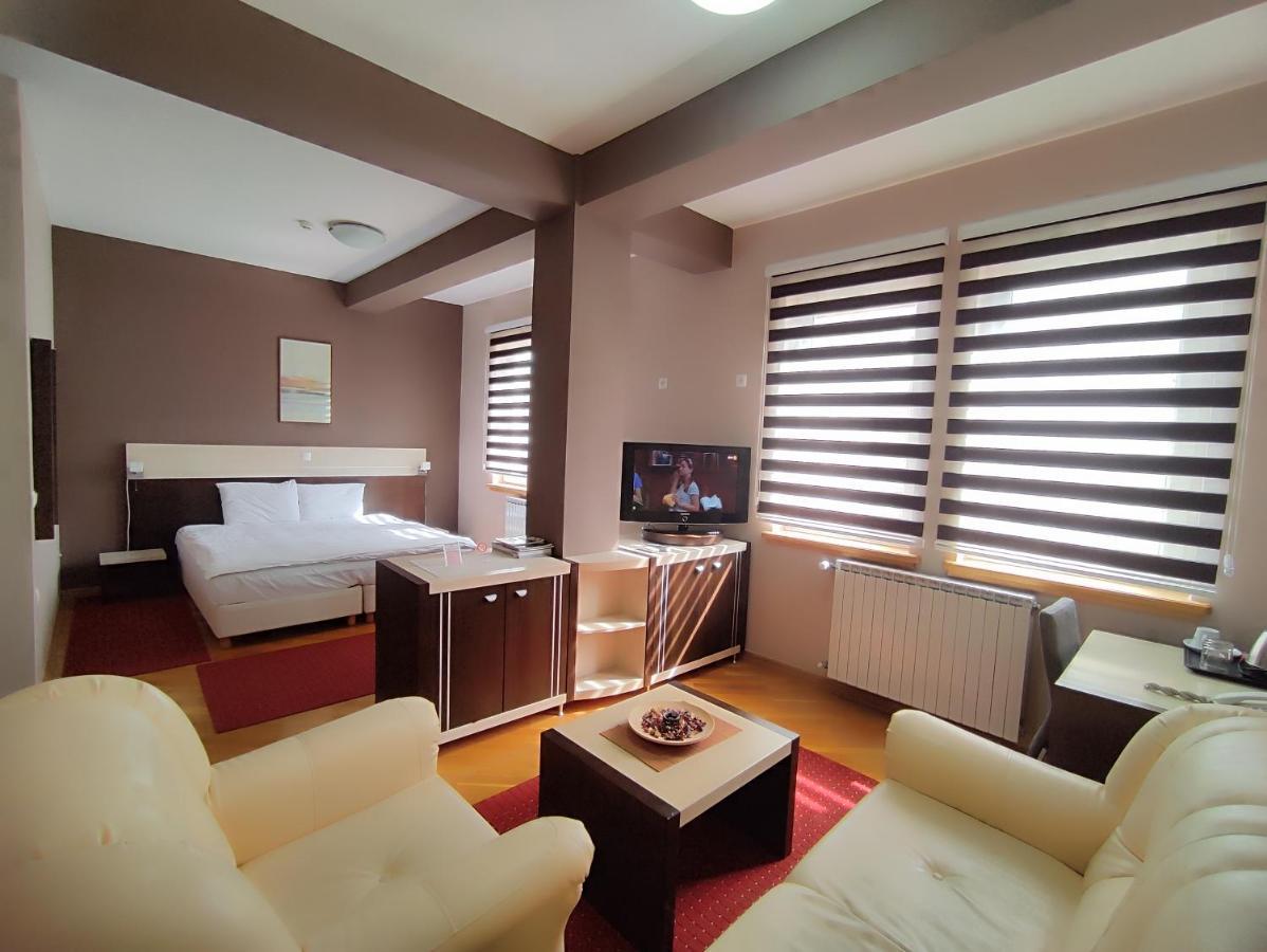 سكوبجي Premier Hotel المظهر الخارجي الصورة