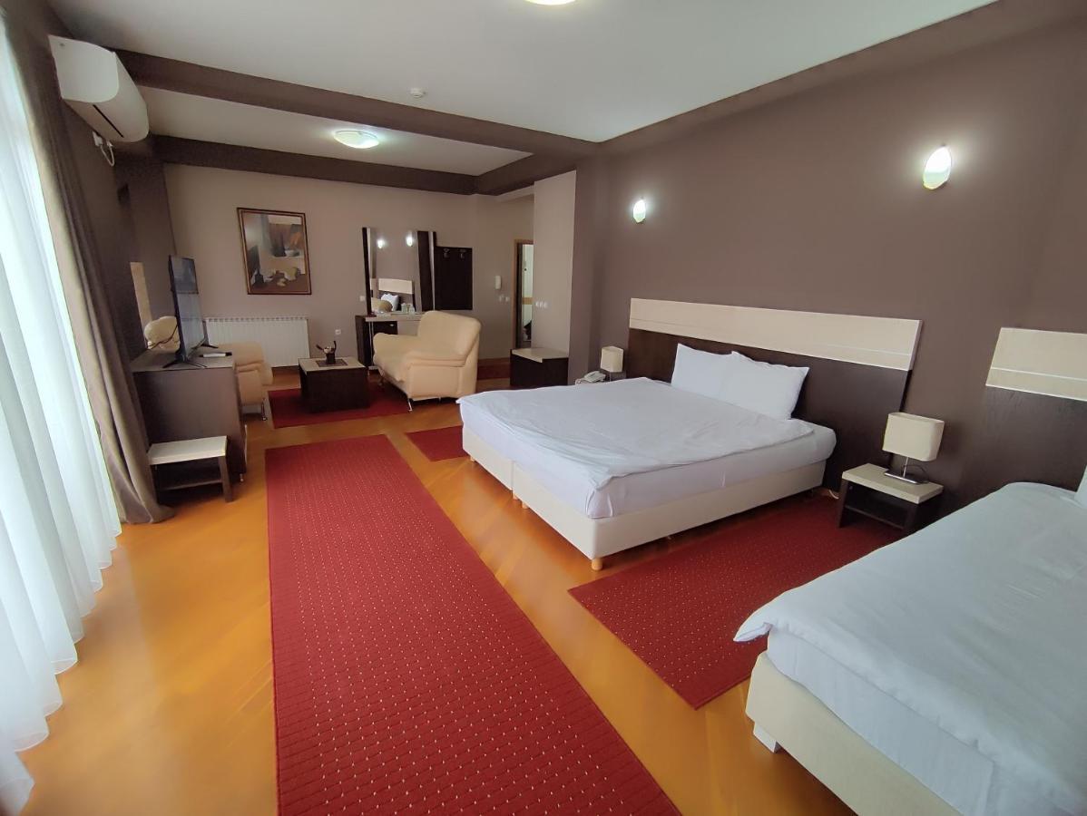 سكوبجي Premier Hotel المظهر الخارجي الصورة
